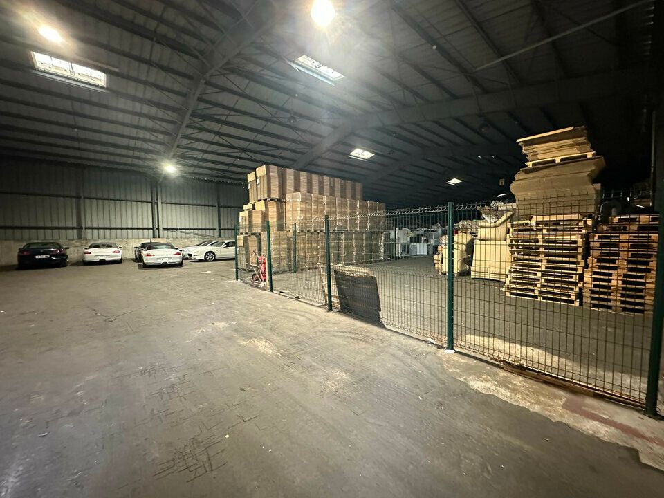 Location entrepot 1815 m² non divisibles