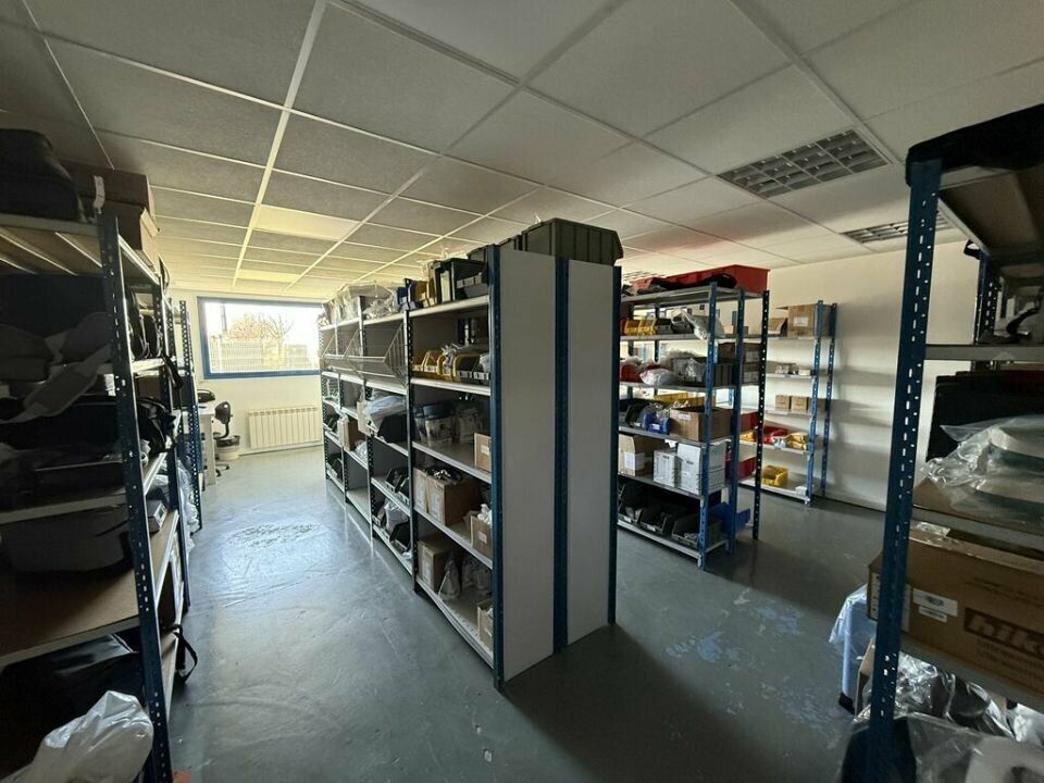 Location local d''activites 630 m² non divisibles