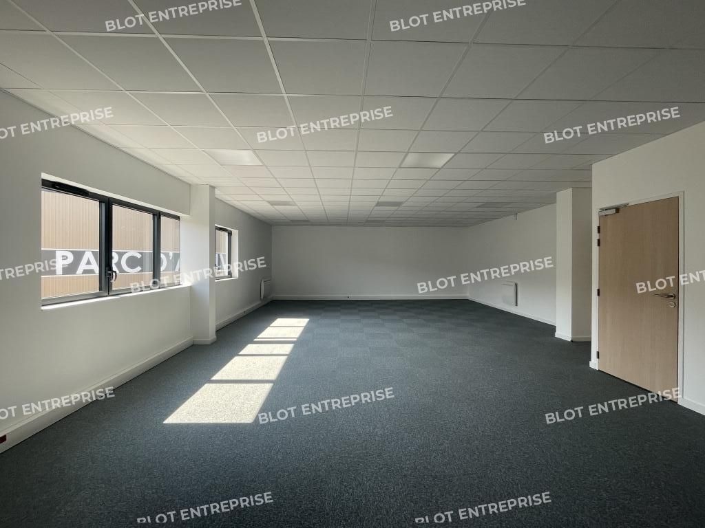 Location entrepôts 443 m² non divisibles