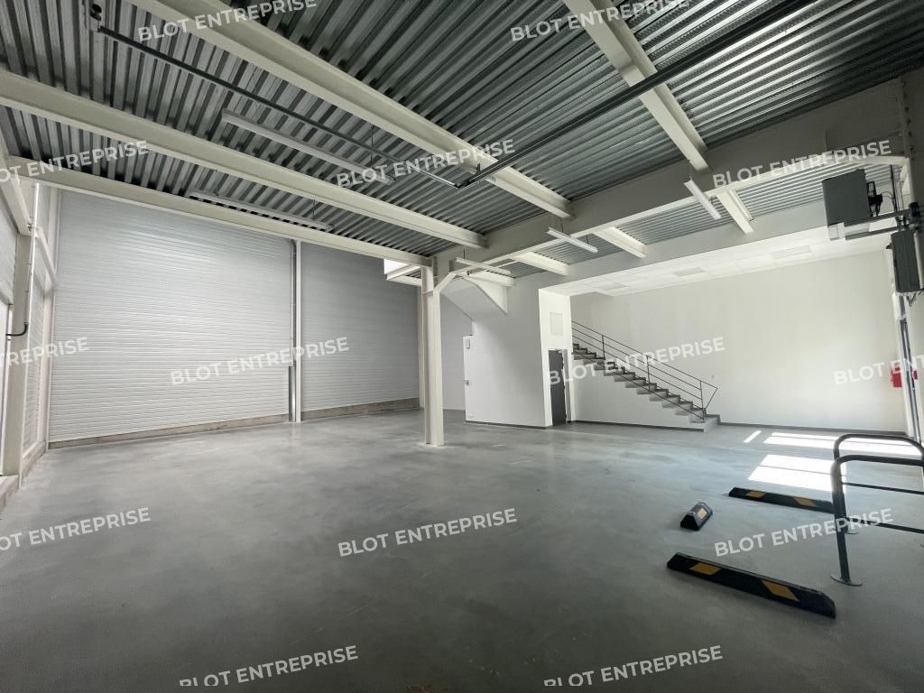 Location entrepôts 310 m² non divisibles