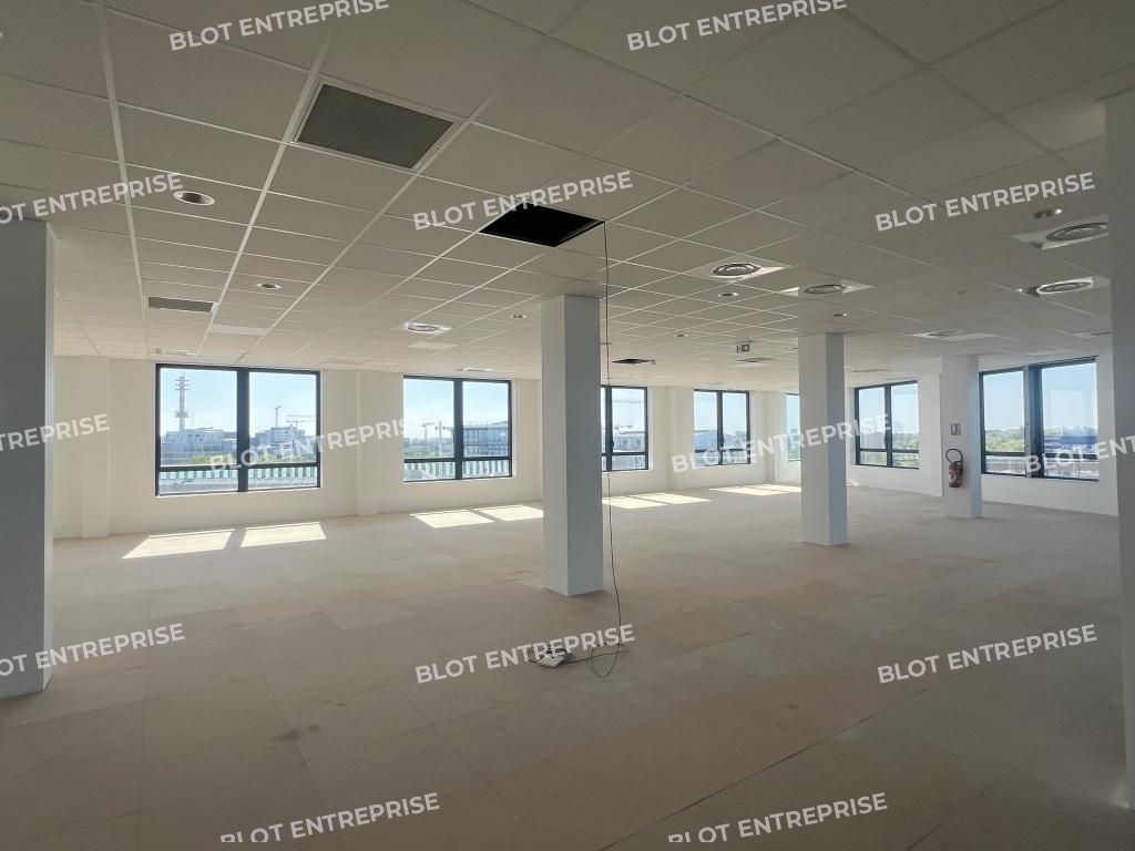 Location bureaux 3726 m² non divisibles
