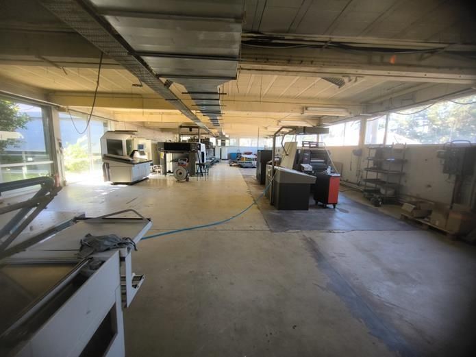 Location entrepôts 1613 m² non divisibles