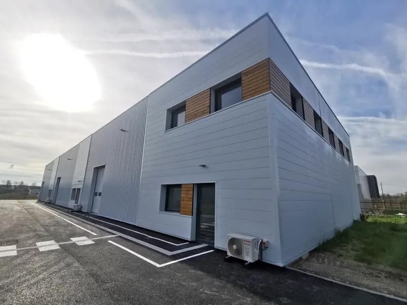 Location entrepôts 1167 m² divisibles à partir de 389 m²