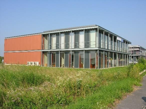 Location entrepôts 311 m² non divisibles