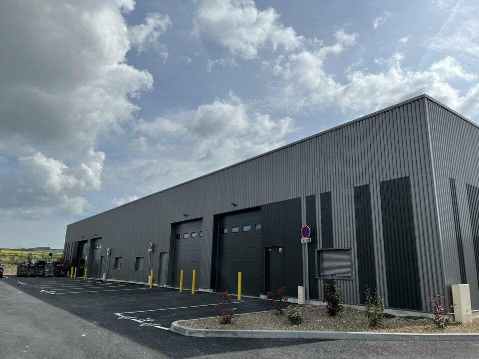 Location entrepôts 1600 m² divisibles à partir de 400 m²