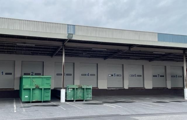 Location entrepôts 2600 m² non divisibles