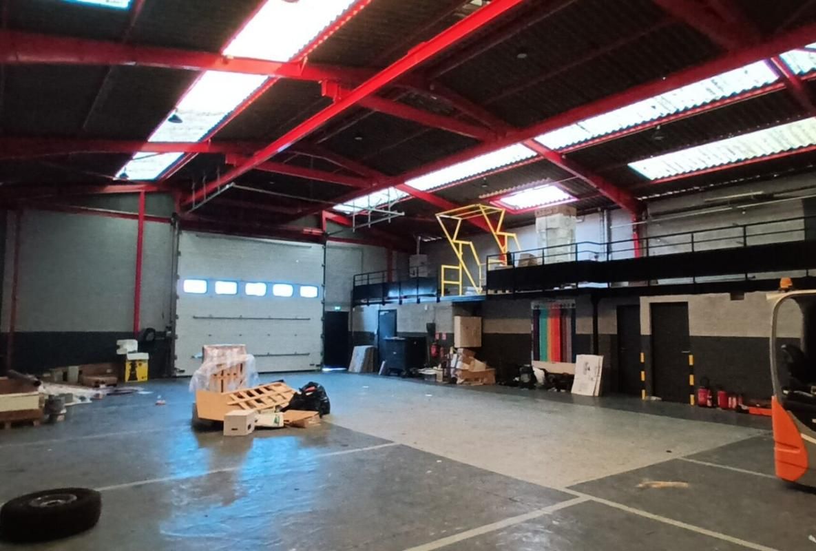 Location entrepôts 430 m² non divisibles