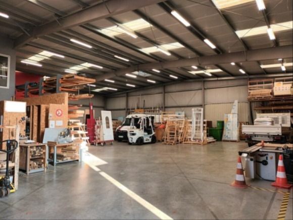 Location entrepôts 731 m² non divisibles