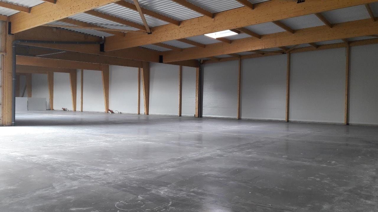 Location entrepôts 1080 m² non divisibles