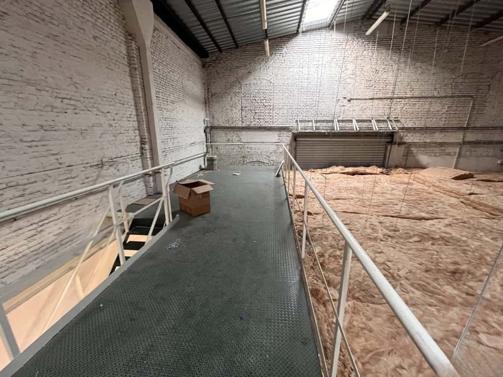 Location entrepôts 349 m² non divisibles