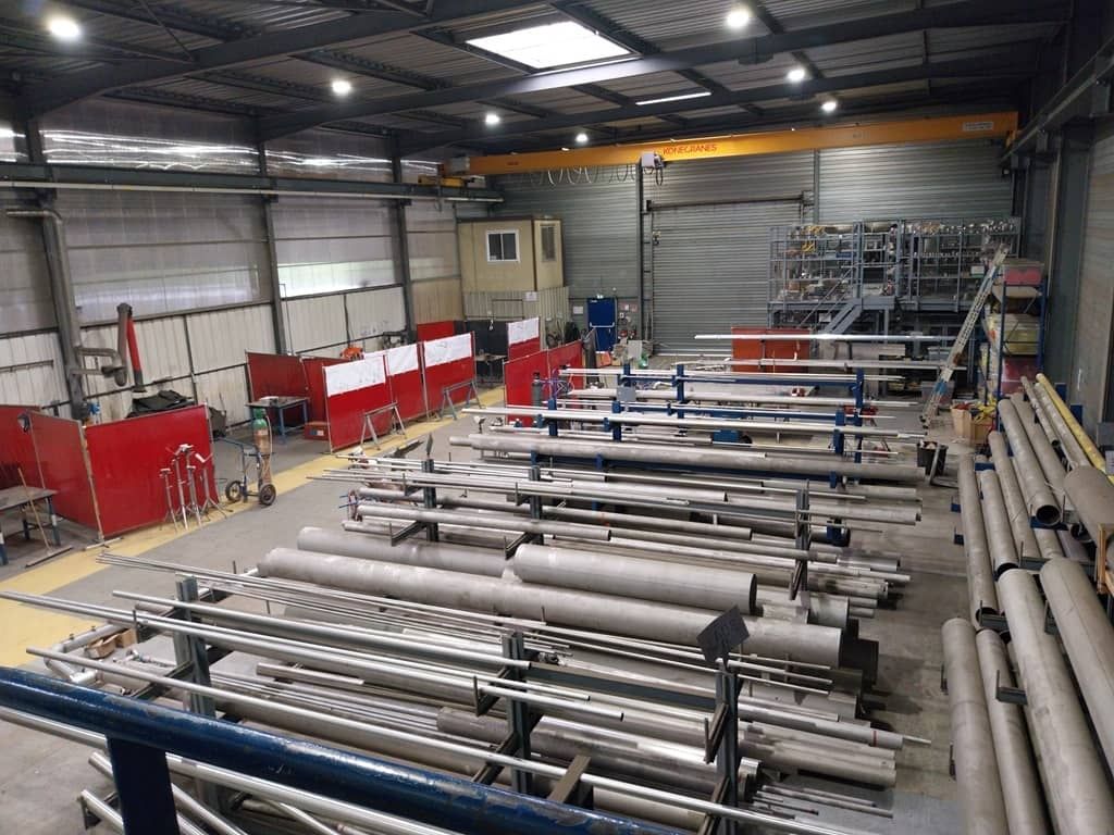 Location entrepôts 1968 m² non divisibles