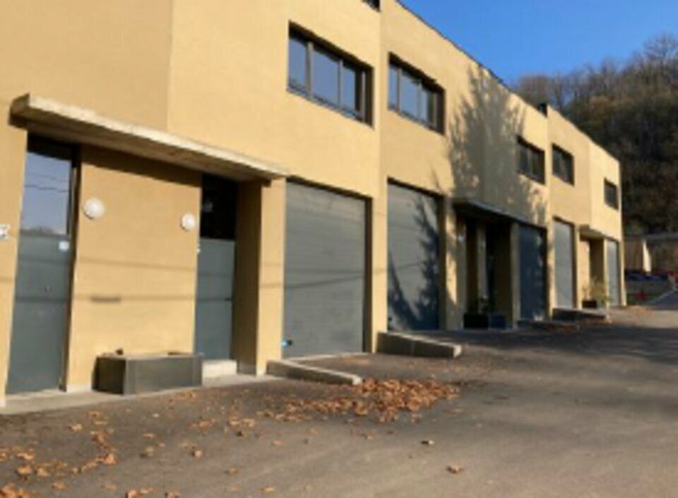 Location local d''activites 1877 m² divisibles à partir de 30 m²