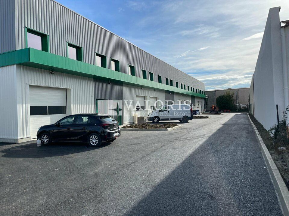 Location local d''activites 616 m² divisibles à partir de 154 m²