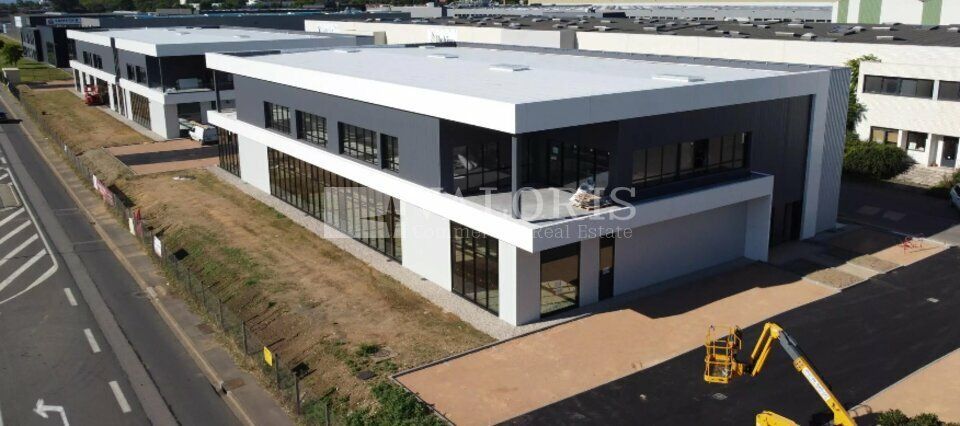 Location local d''activites 1940 m² divisibles à partir de 909 m²