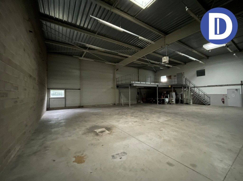 Location activites 600.00 m² non divisibles