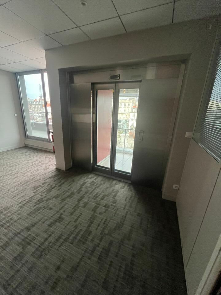 A LOUER Bureaux Jaude 268 m² terrasse R+4