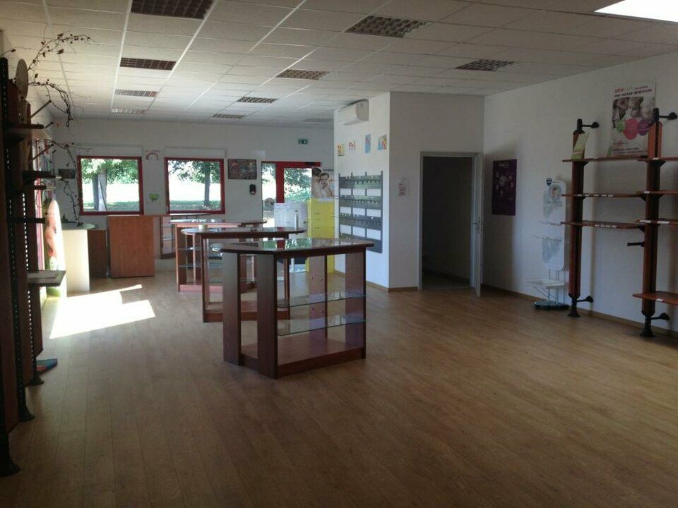 Location local commercial 456 m² divisibles à partir de 180 m²