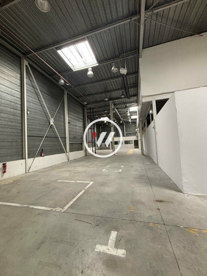 LOCAL PROFESSIONNEL + ENTREPOT à louer 