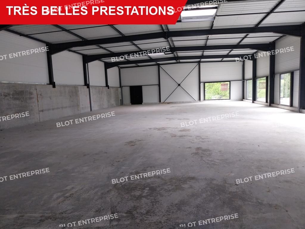 Location entrepôts 800 m² non divisibles