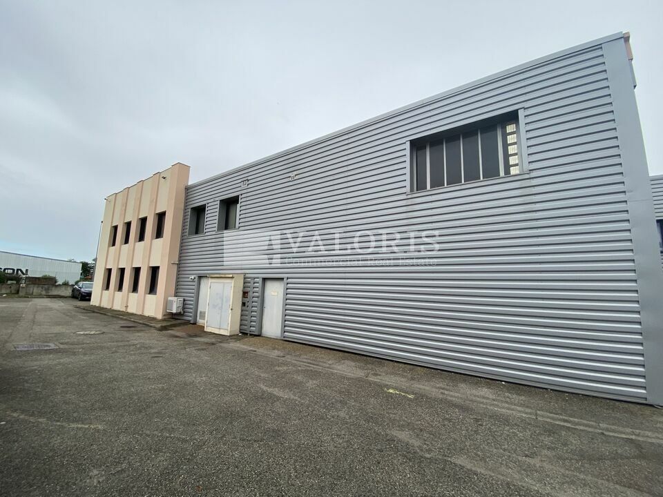 Location local d''activites 2320 m² divisibles à partir de 750 m²