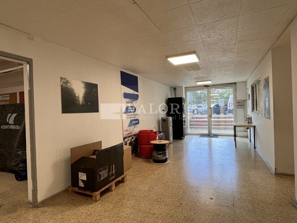 VALORIS MEDITERRANEE vous propose, à la location, 460 m² de bureaux, ateliers et réserves divisibles à partir de 80m² au coeur de la ZAC de L'Agavon.
