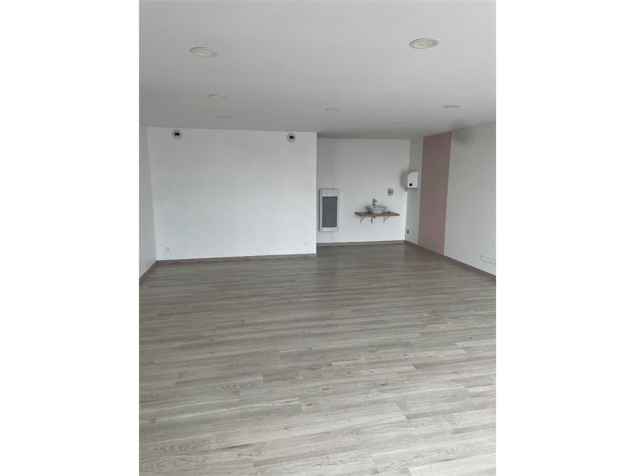 Location local commercial 61.00 m² à COUZEIX