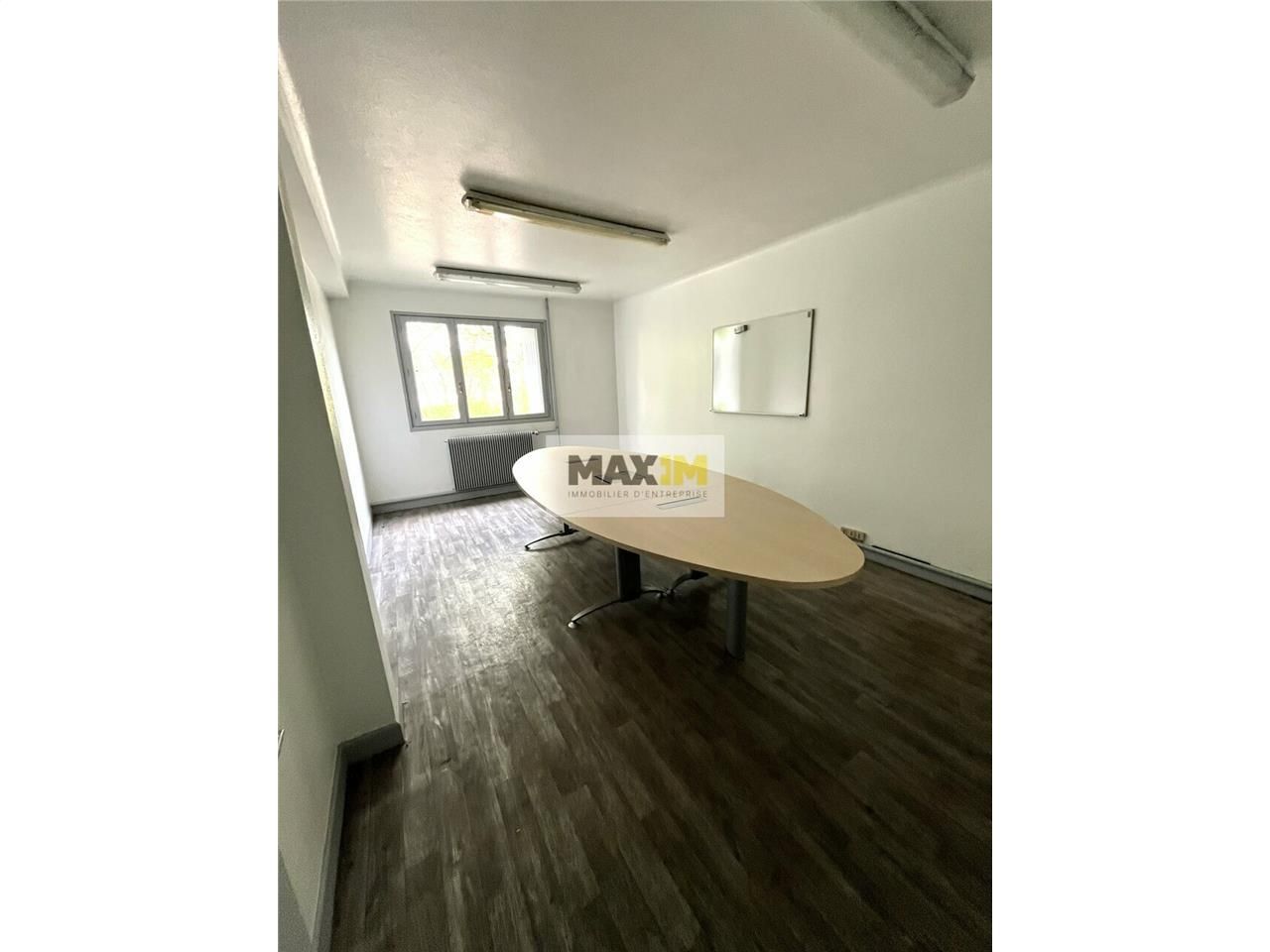 Opportunité rare : bâtiment d'activités avec atelier équipé, bureaux et stockage indépendant