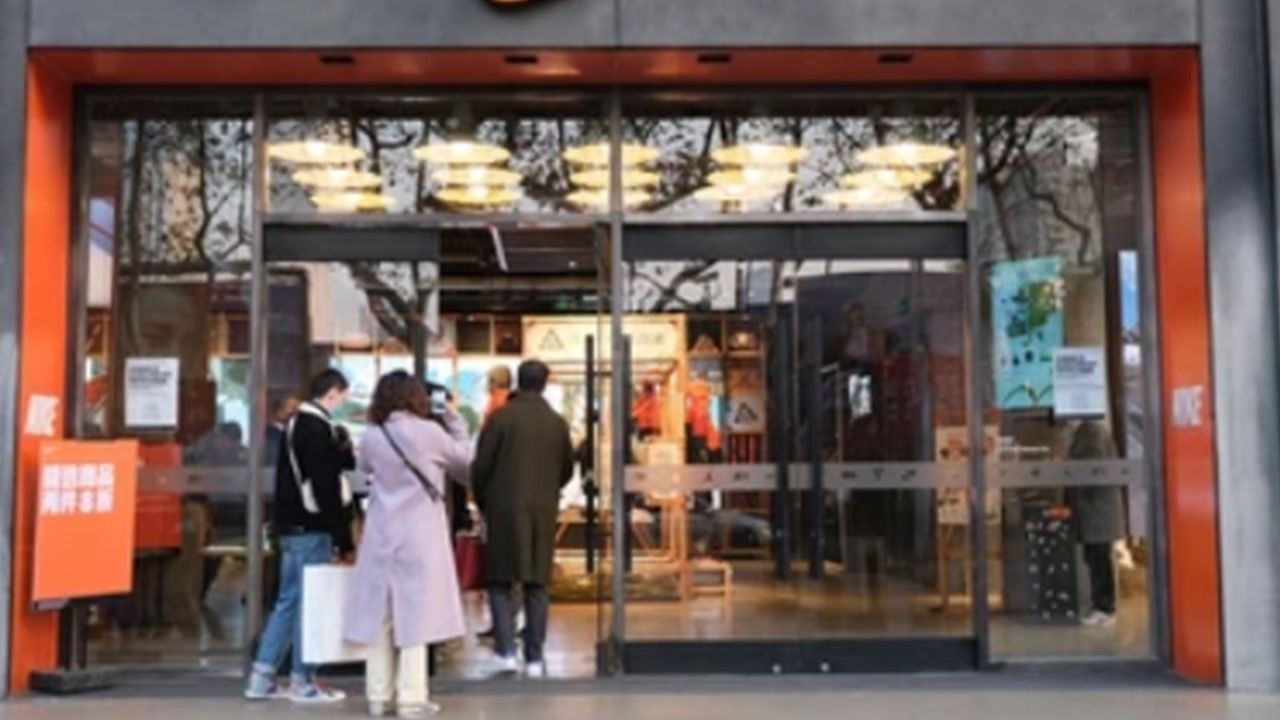 Location local commercial 200.00 m² à CESTAS