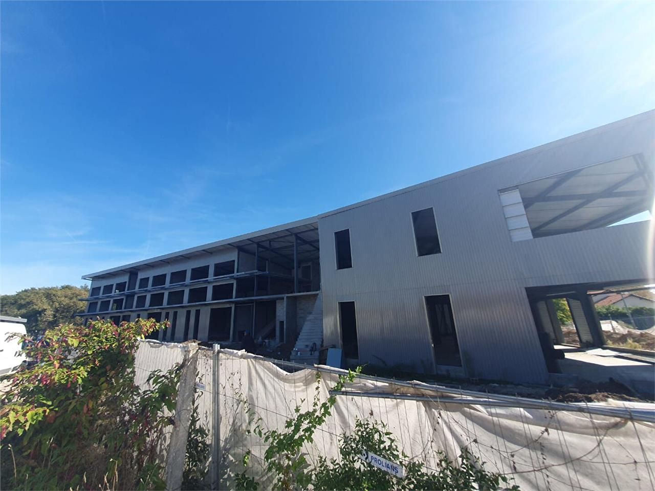 Location local 295.00 m² à MERIGNAC