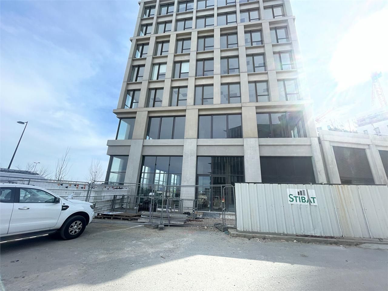 Location local commercial 180.00 m² à BORDEAUX