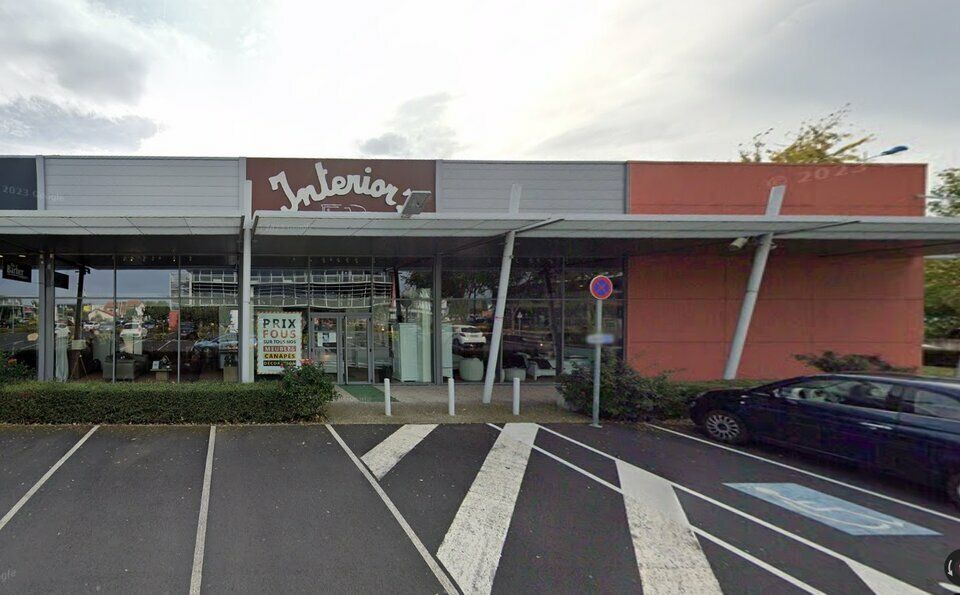 Location local commercial 678.17 m² non divisibles