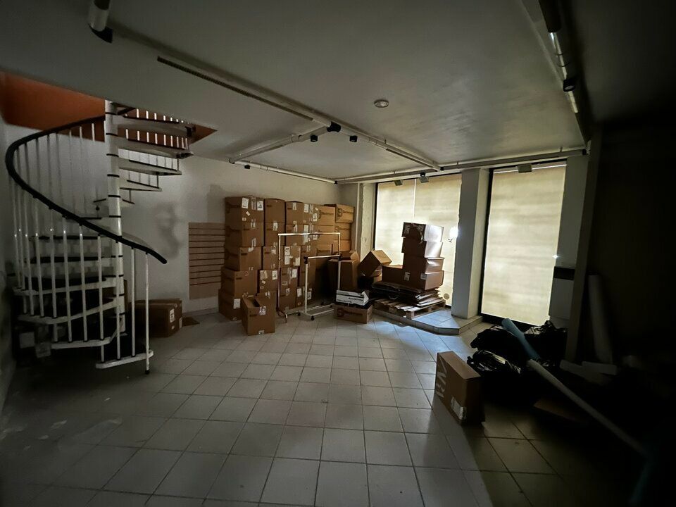 Valoris Real Estate vous propose un local commercial au coeur de de Villefranche sur Saône, sur un axe très passant.