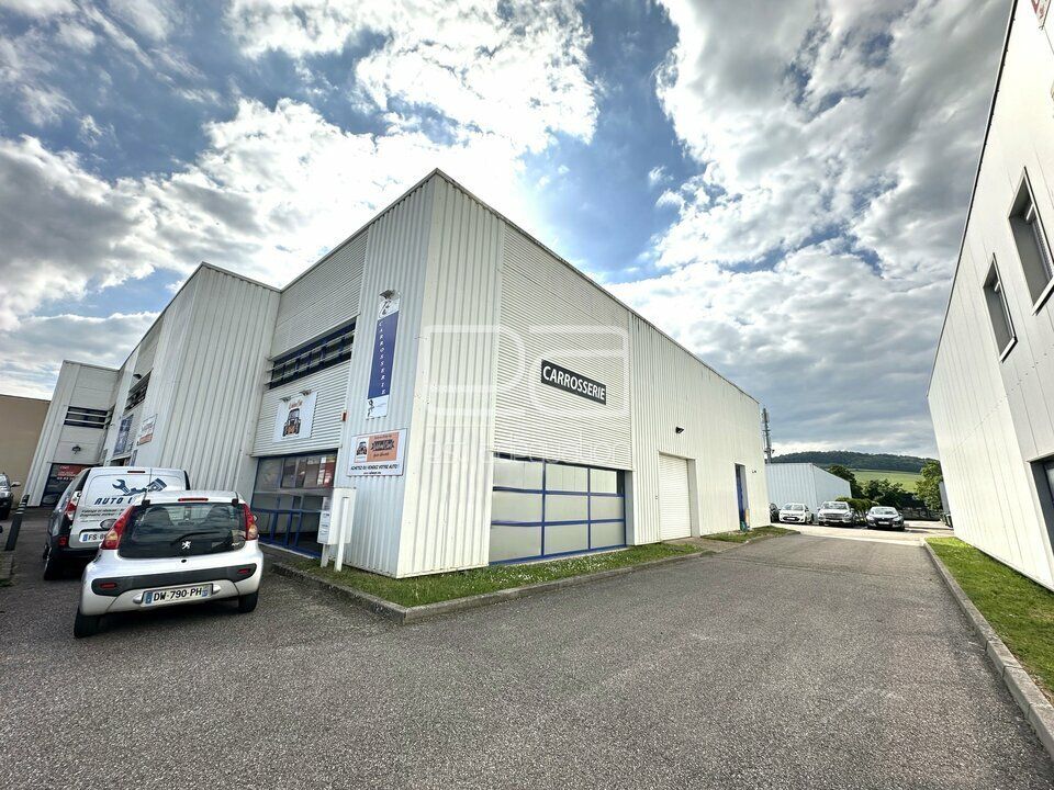 Location local d''activites 325 m² non divisibles