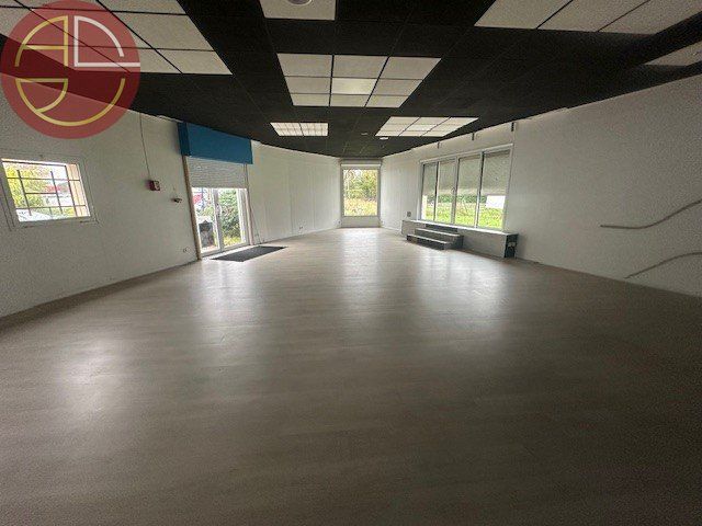 Vente local commercial 350 m² à LAUNAGUET