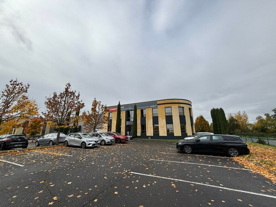 Location local d''activites 3240 m² divisibles à partir de 1440 m²