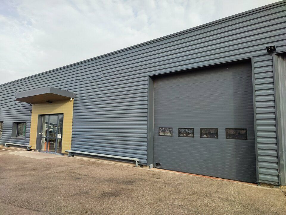 Location local d''activites 550 m² non divisibles