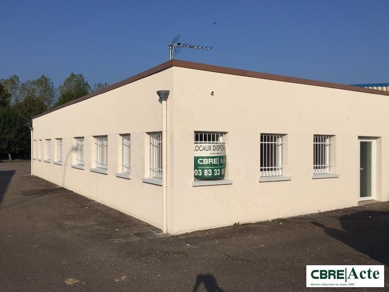 Location local d''activites 300 m² non divisibles