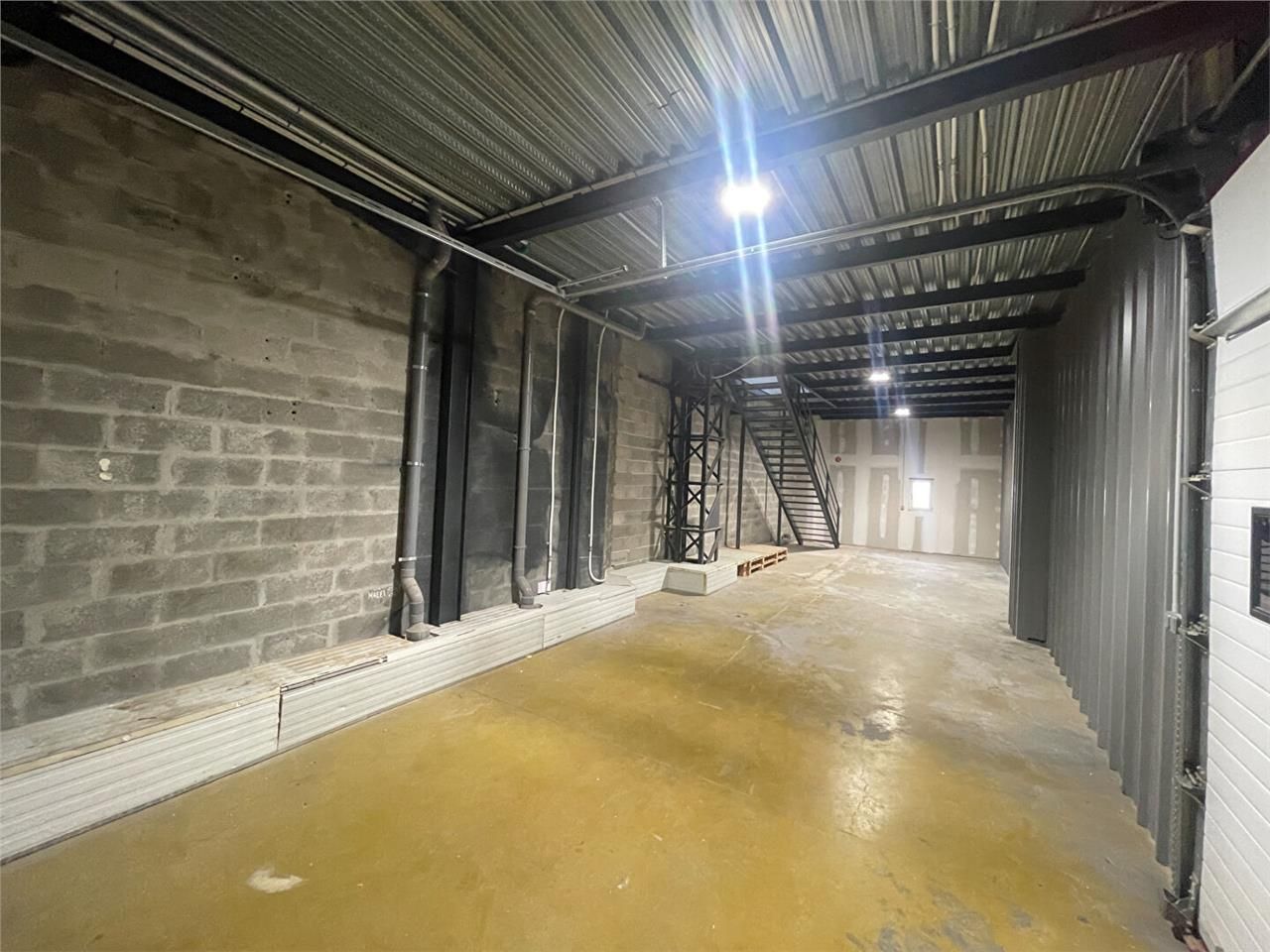 Location local 200.00 m² à BEGLES