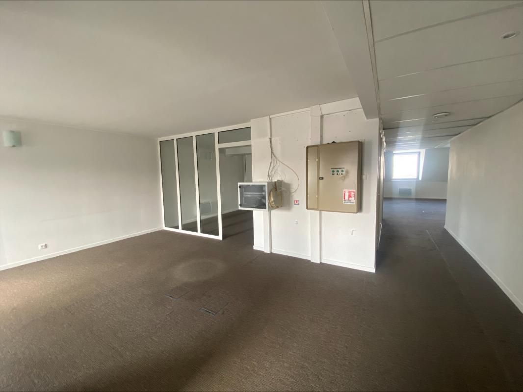 Location bureaux 136 m² non divisibles