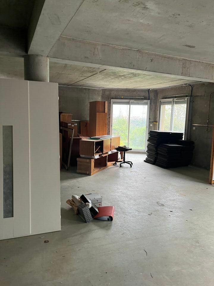 CEYRAT 246 m² de DEPOT à LOUER 