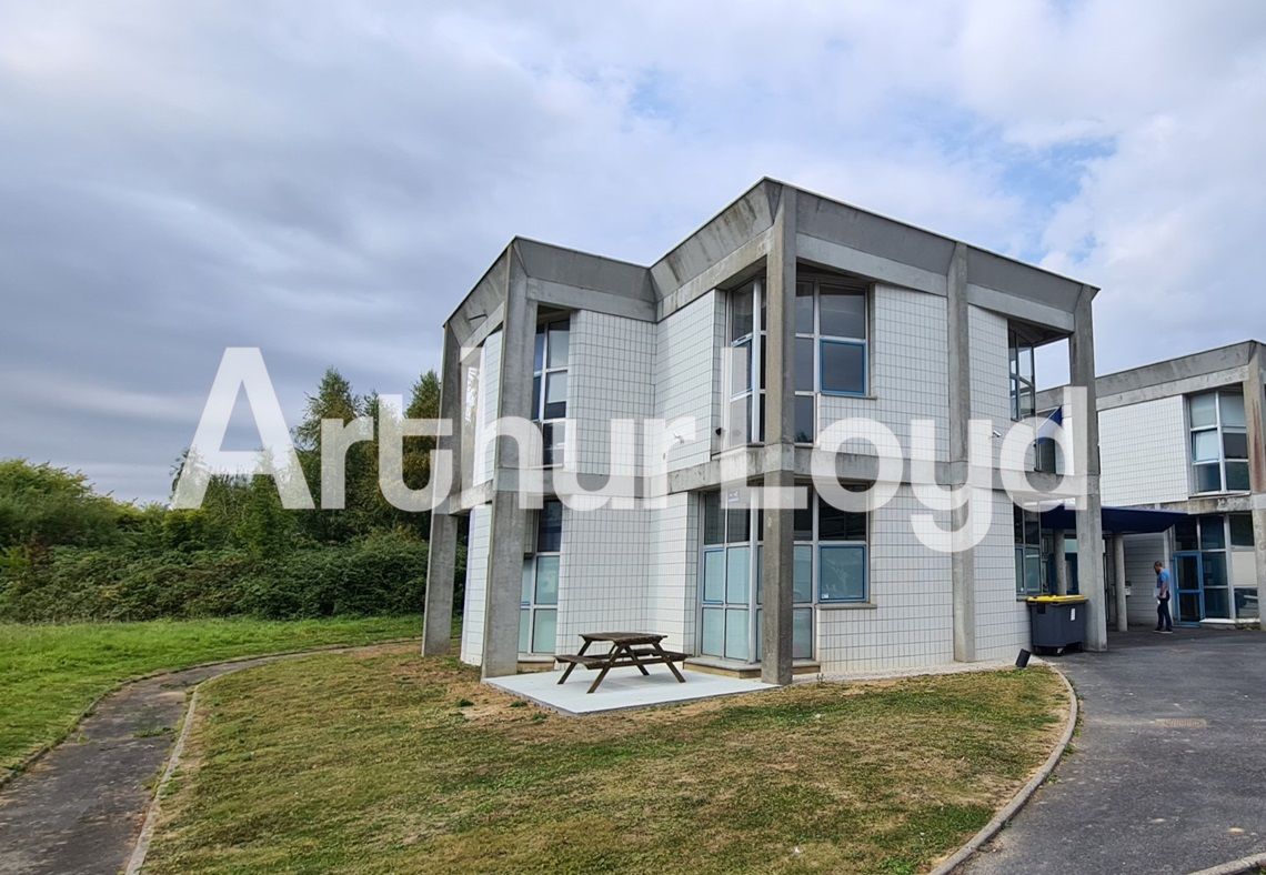 Location bureaux 250.00 m² à HEROUVILLE SAINT CLAIR