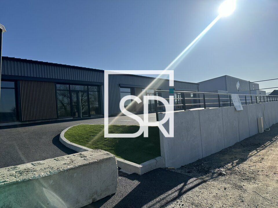 436 m² pour ce entrepot en location à Cusset