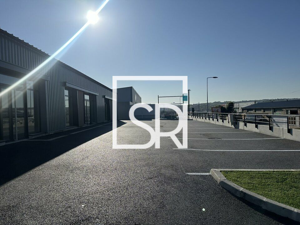 436 m² pour ce local commercial en location à Cusset