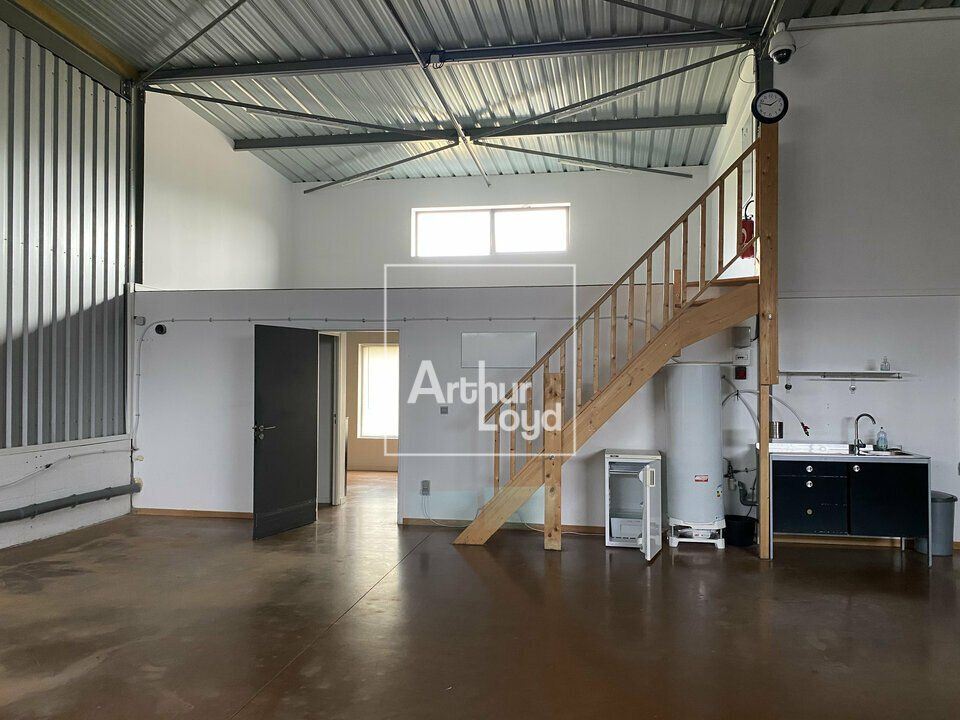 Location entrepot 162 m² non divisibles