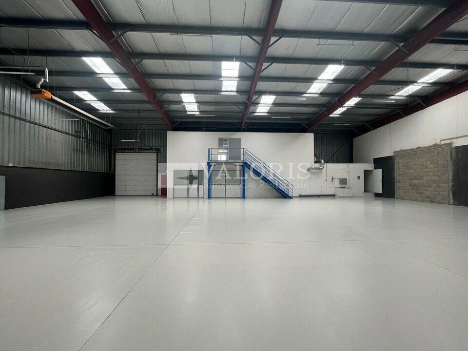 Location activité/entrepôt - 686 m²