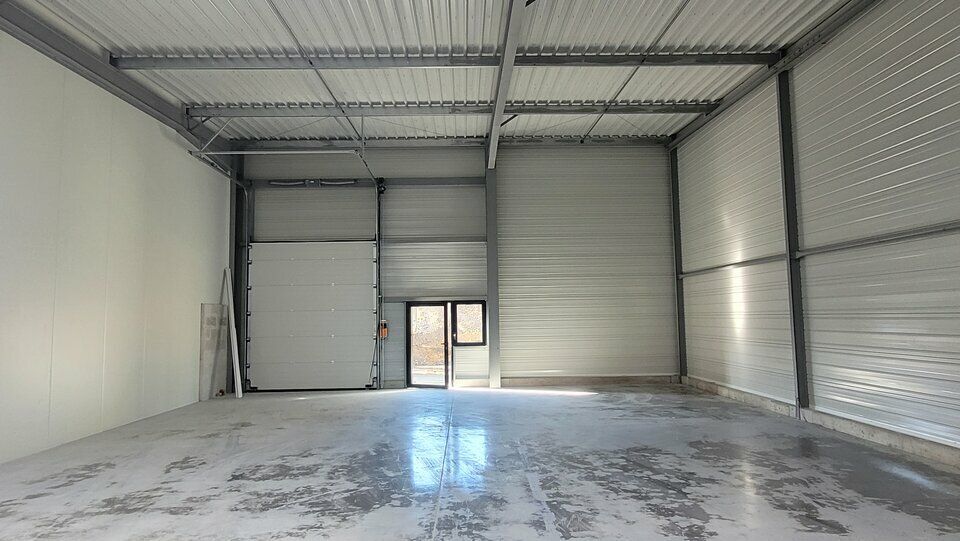 LOCAL ARTISANAL NEUF A LOUER.