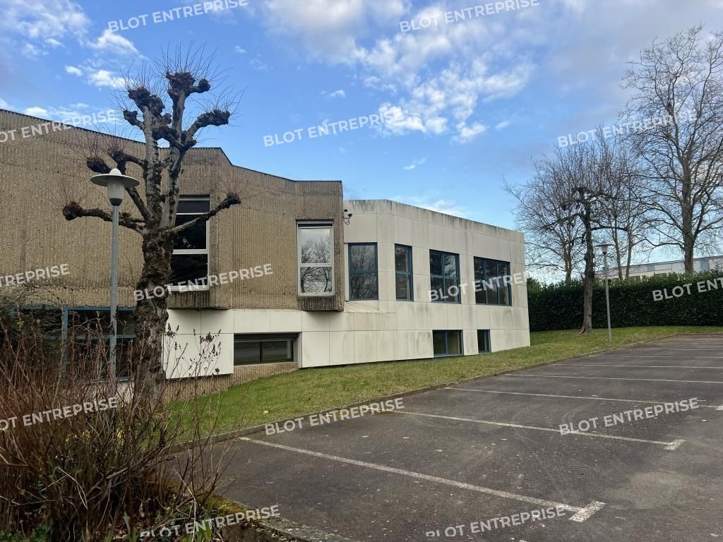 Location bureaux 1877 m² non divisibles