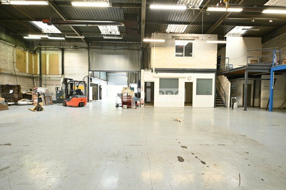 Vente local d''activites 664 m² non divisibles