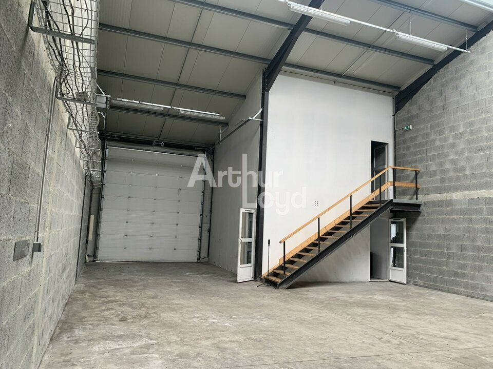 Location local d''activites 240 m² non divisibles