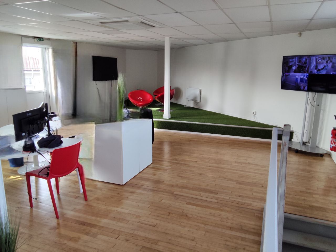 Location local 340.00 m² à COUZEIX